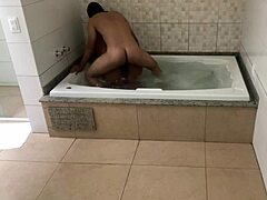 SUCK THAT DELICIOUS DICK IN THE BATHTUB NOW!