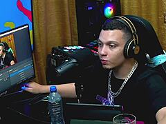 Bia shows her curves in detail 😍