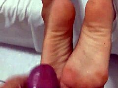 Gozando E Cheirando Sola Do Pe Da Putinha