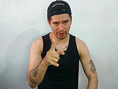 Convenci A Mi Compañero Hetero Casado De Mamarle Su Vergota De 20Cm En El Trabajo?