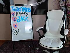 Watch this girl masturbate solo on cam?