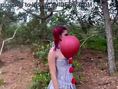 a palhaça levou na bunda ao ar livre 😜