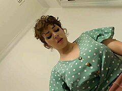 经典酒店故事，继母和继子在淋浴间 😏🚿