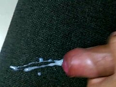 Hey, check out this Vietnamese guy handling his own solo session.