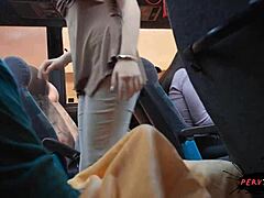 公共巴士上偷偷性爱发生