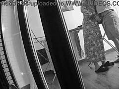 真出轨人妻老公上班操朋友鸡巴