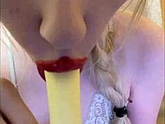 I can't resist Elza Kom's sexy dance in lingerie, her lips on me drive me wild