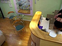 年轻红发Candy Red厨房弯腰被老继父禁忌操