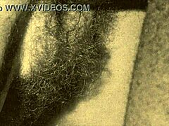 精彩复古跨种族三人行，毛茸茸阴户操弄动作