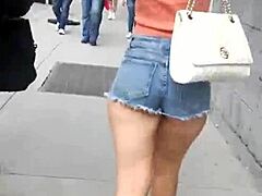 Mirando culos por la calle 02 with sexy skirt miniskirt big ass.