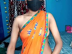 indian girl performs in live video with sexy cultural elements