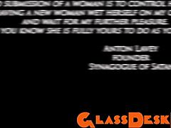 变态熟女骚货尿裤子后吸屌口爆颜射？-Glassdeskproductions