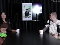 Hot babe flashes tits and pussy in wild Tinder game challenge!