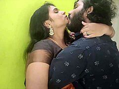 annusa e succhiamelo sborrata in asciugamani - sega grosso cazzo italiano mentre la fidanzata è in doccia tradendola masturbandosi in video pubblico vieni a pulire con un pisello da urlo