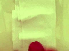 Japanese Amateur Pleasures Herself in Solo Masturbation Session