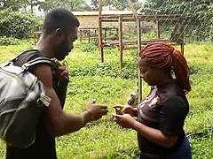 公园怪游客巨屌塞满嘴和屁眼