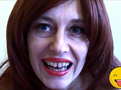 Hey, check out this horny fetish queen with tongue action 😈👅