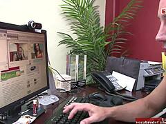 Camgirl lets user with big dick fuck her pussy 😍