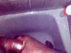 淋浴猛撸鸡巴狂射