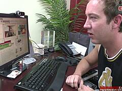 Camgirl lets user with big dick fuck her pussy 😍