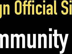 Blonde Sunny Lane fingers her big pussy to orgasm in the car