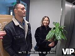 嘿，性感丰满的Amalia Davis，为什么和邻居在害羞的POV性爱中疯狂？