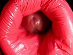 激烈的恐龙肛交，深喉和大鸡巴POV