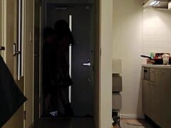 大屁股亚洲伪娘获得POV肛交后入无套与口交，在自制变装中