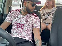 masturbando a cute latina taxista with huge tattoo in outdoor car handjob 😏🚕