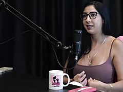 Hey, my live session leaked on Xvideos... I felt undervalued in marriage, gave tips for starters, but personal life stays repressed - Renatinha Melo.