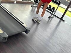 健身房情侣锻炼后激情猛操