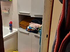 oh man, i caught my stepsister showering naked in the bathroom 😳