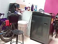 cualiandome relajao a la se�ora de la limpieza aqui en bogota colombia