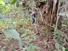 和我在灌木丛遇到的陌生女人上床