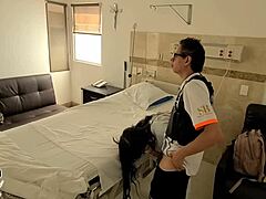 me opero de mis nalgas pero mi novio me cogio antes de la cirujia y nos descubre la enfermera