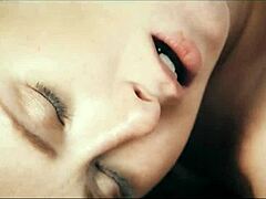 厨房欧洲辣妹热女同舔逼