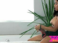 美女黑人人妖晃大屌