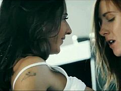 厨房欧洲辣妹热女同舔逼