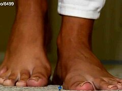 i watch this giant sexy woman squeezin and crushin small 18+ toys with her feet, it's so dominatin