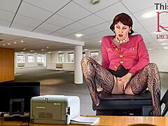 Secretary Masturbates Cunt