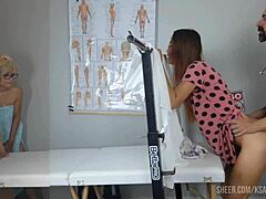 阴暗妇科医生检查骚穴