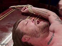 爆乳女王假屌狠肛