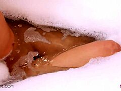 完美身材浴室自摸