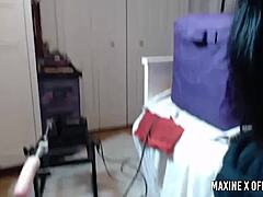 Fuck machine squirting