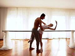 芭蕾美女舔逼狂欢